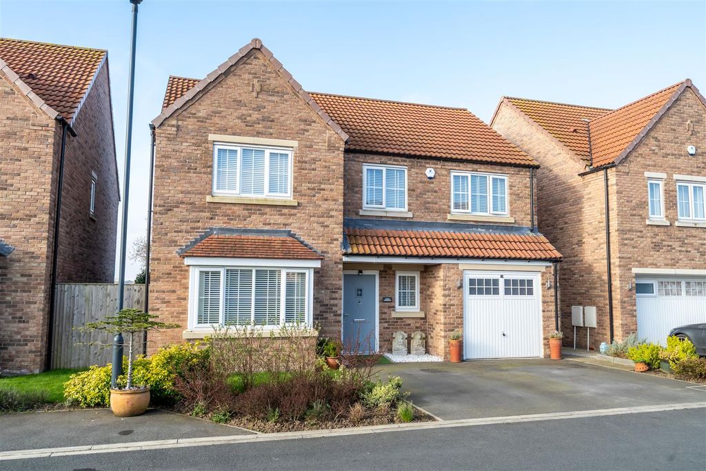 Property photo 2 of 27 Windsor Close i.Jpg