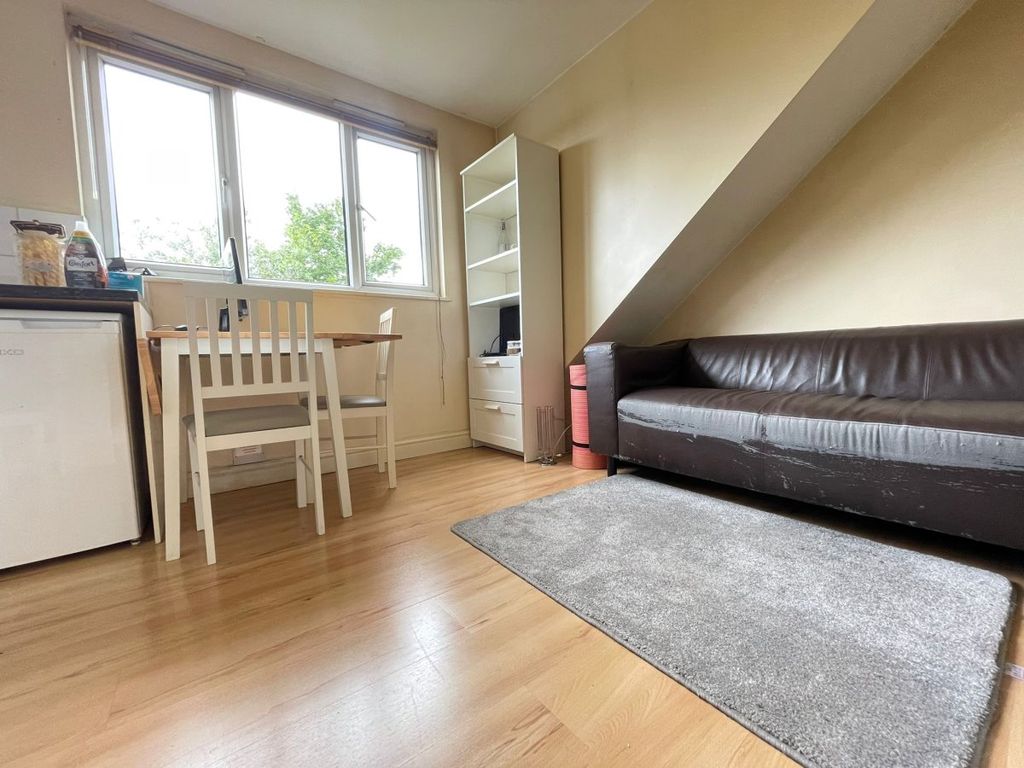 Property photo 2 of 3