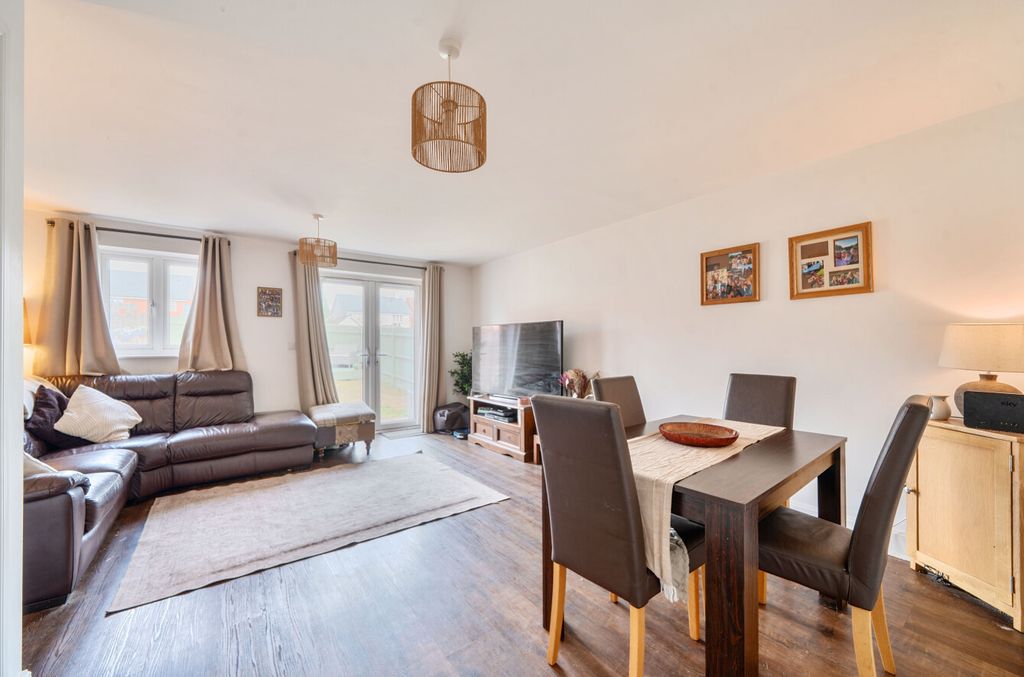 Property photo 2 of 23 1342918-12-68A6E6...