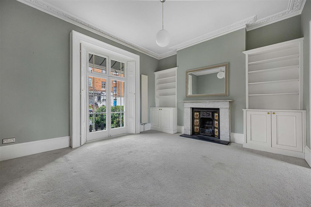 Property photo 2 of 27