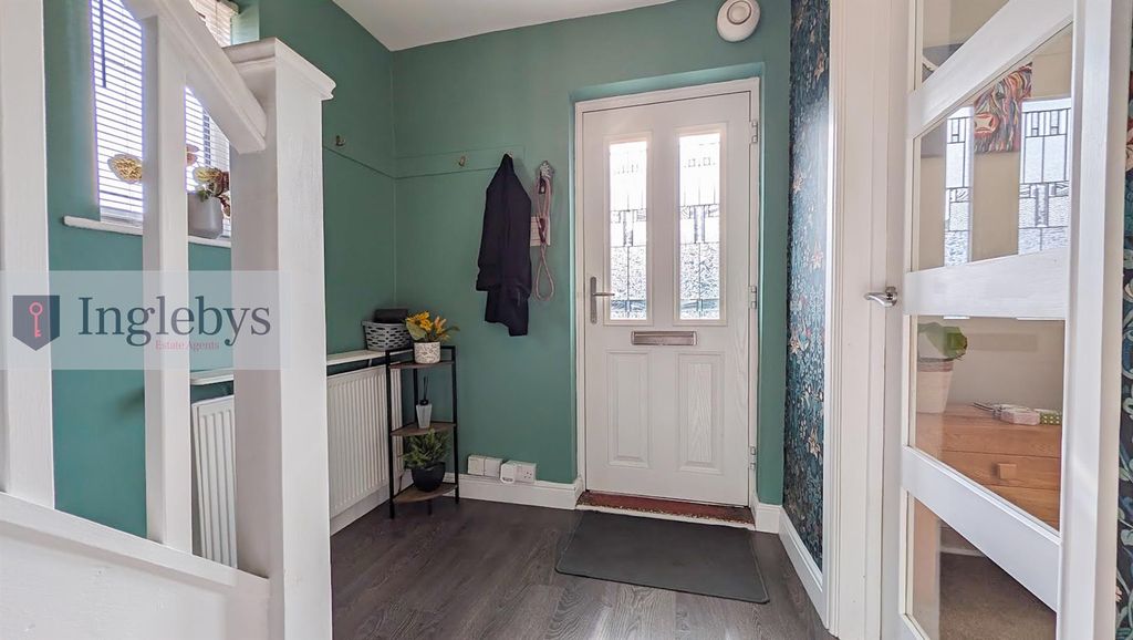 Property photo 2 of 25