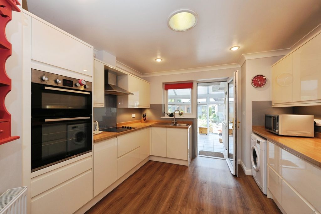 Property photo 2 of 18 Pbox-Img.Jpg