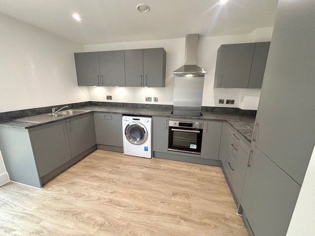 Property photo 3 of 11 Kitchen