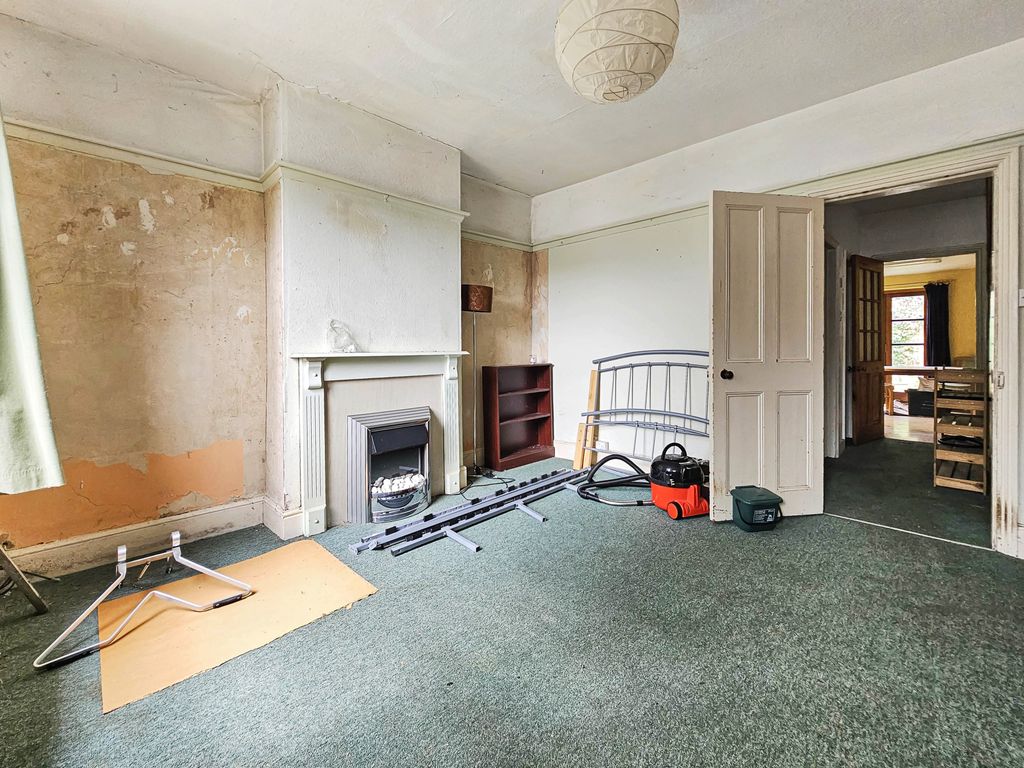 Property photo 2 of 9 1000152281