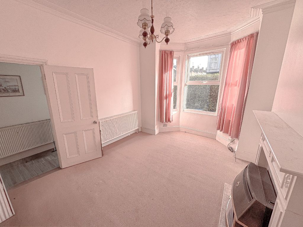 Property photo 3 of 20 4852676