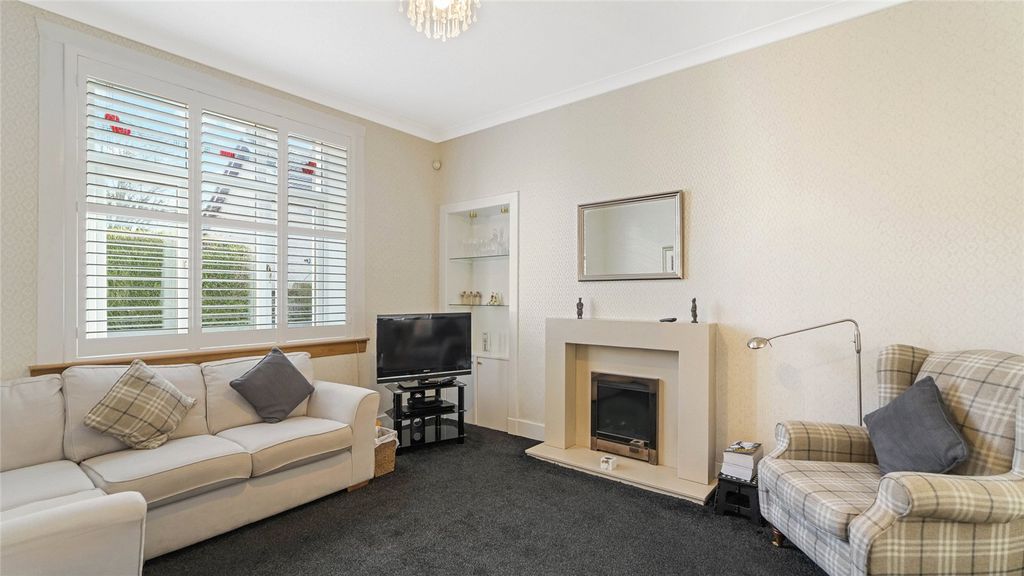 Property photo 3 of 26 Lounge