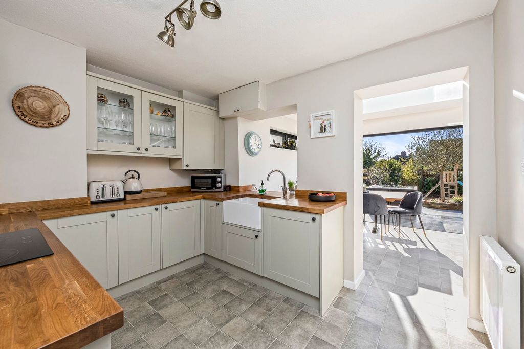 Property photo 2 of 21