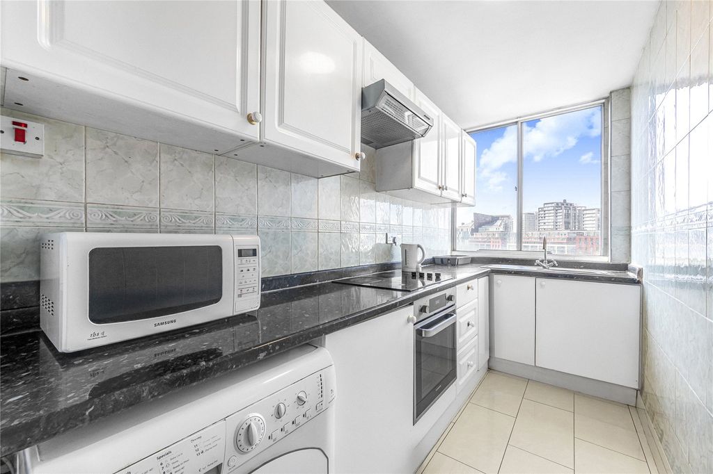 Property photo 3 of 9 Kitchen