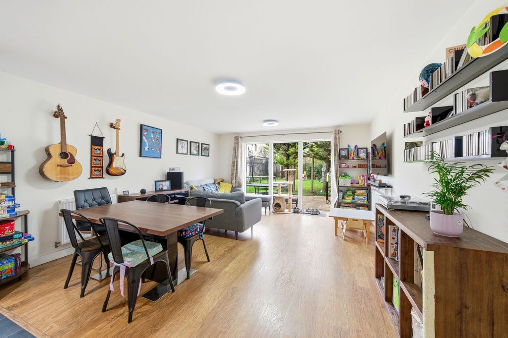 Property photo 3 of 33