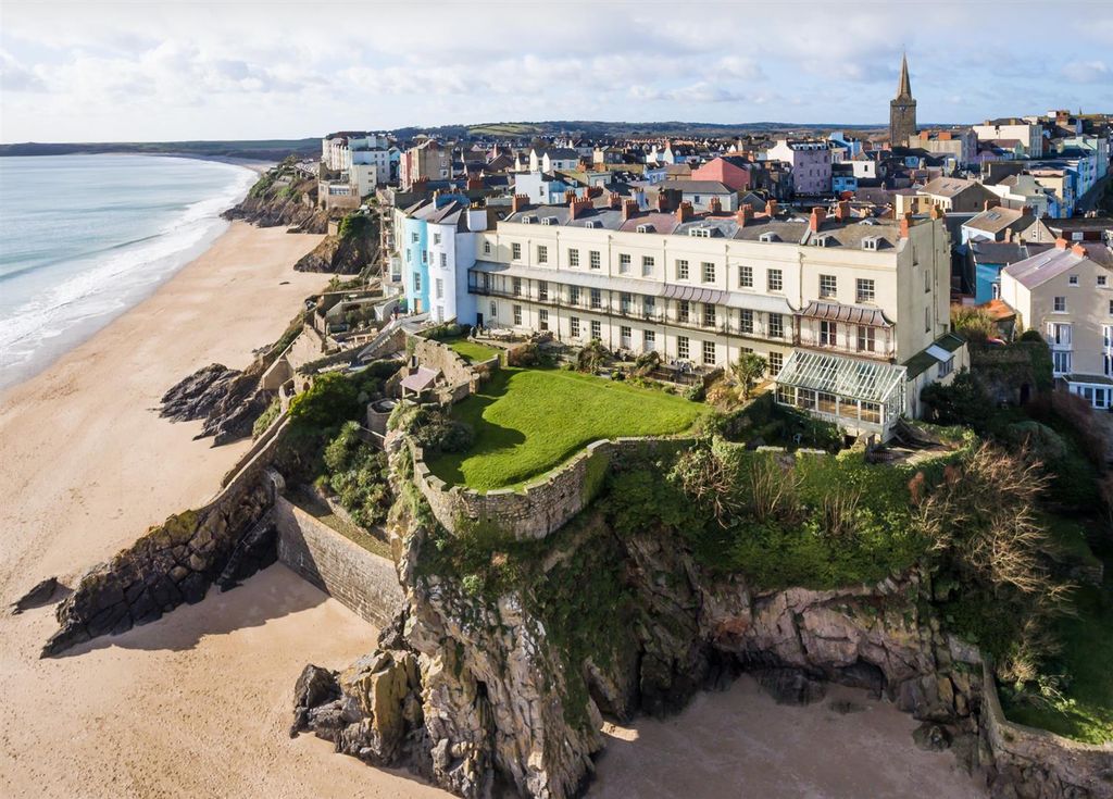 Property photo 1 of 39 St Catherines House Tenby -48.Jpg