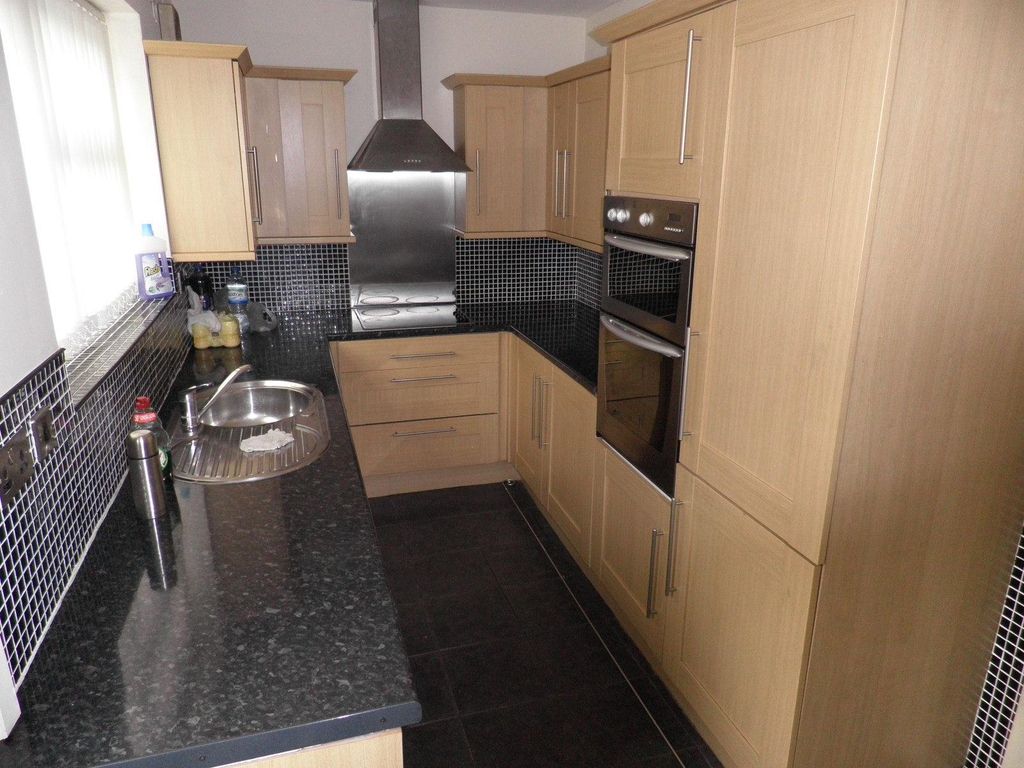 Property photo 2 of 4 Kitchen