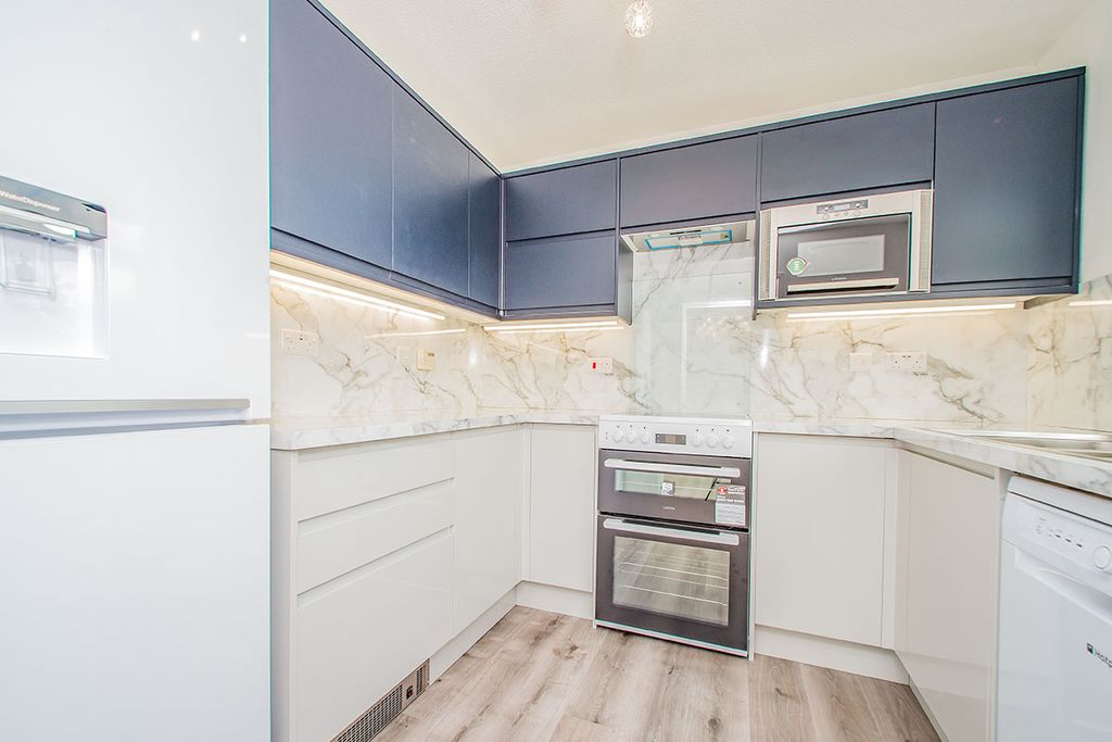 Property photo 3 of 13 Kitchen