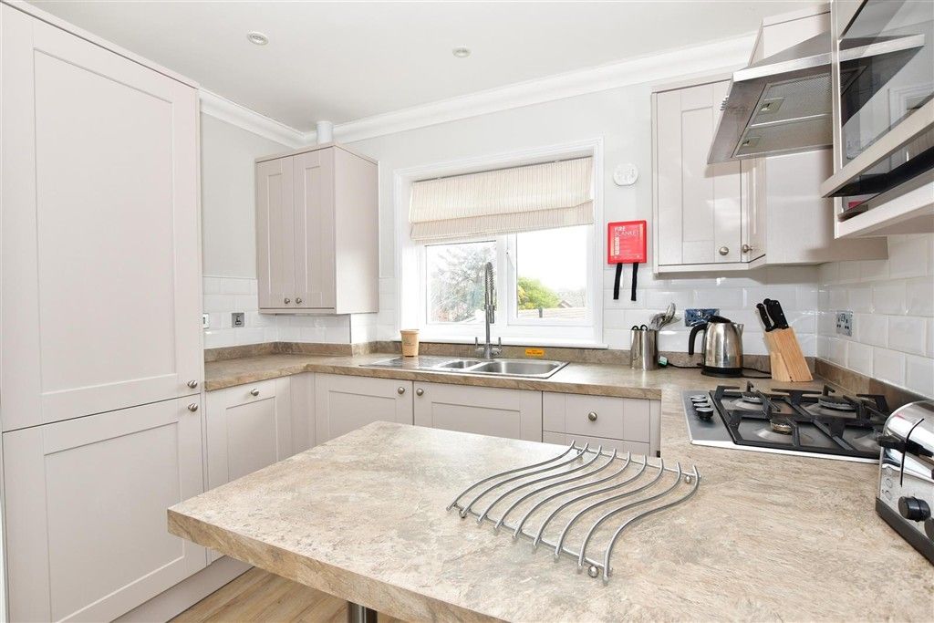 Property photo 1 of 10 Kitchen