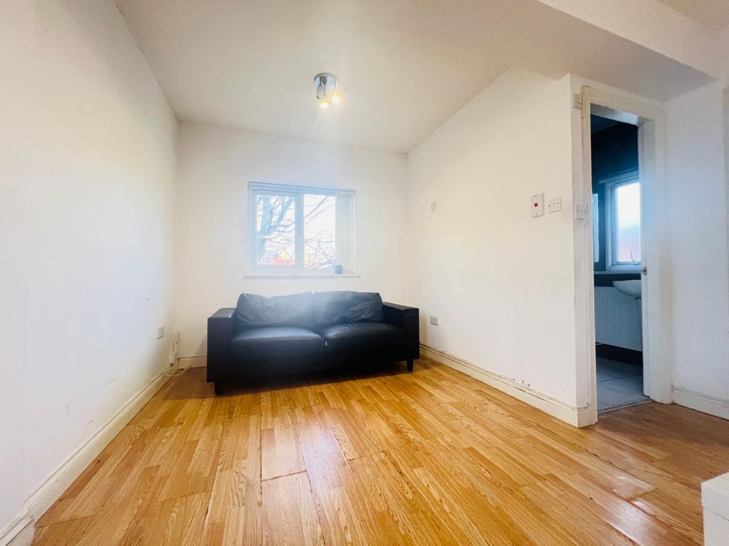 Property photo 1 of 4
