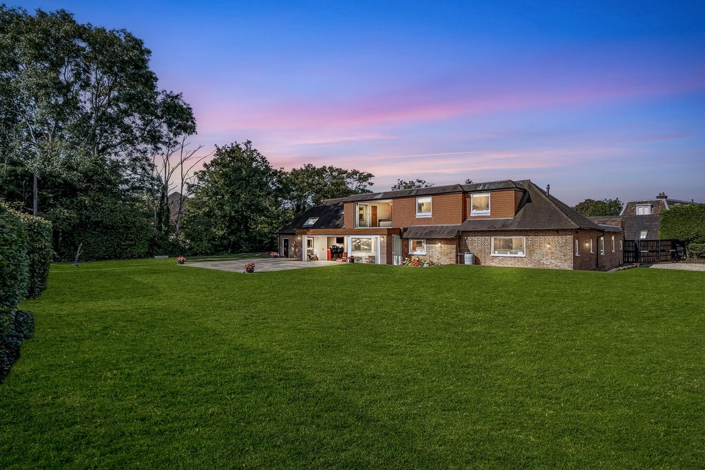 Property photo 2 of 28