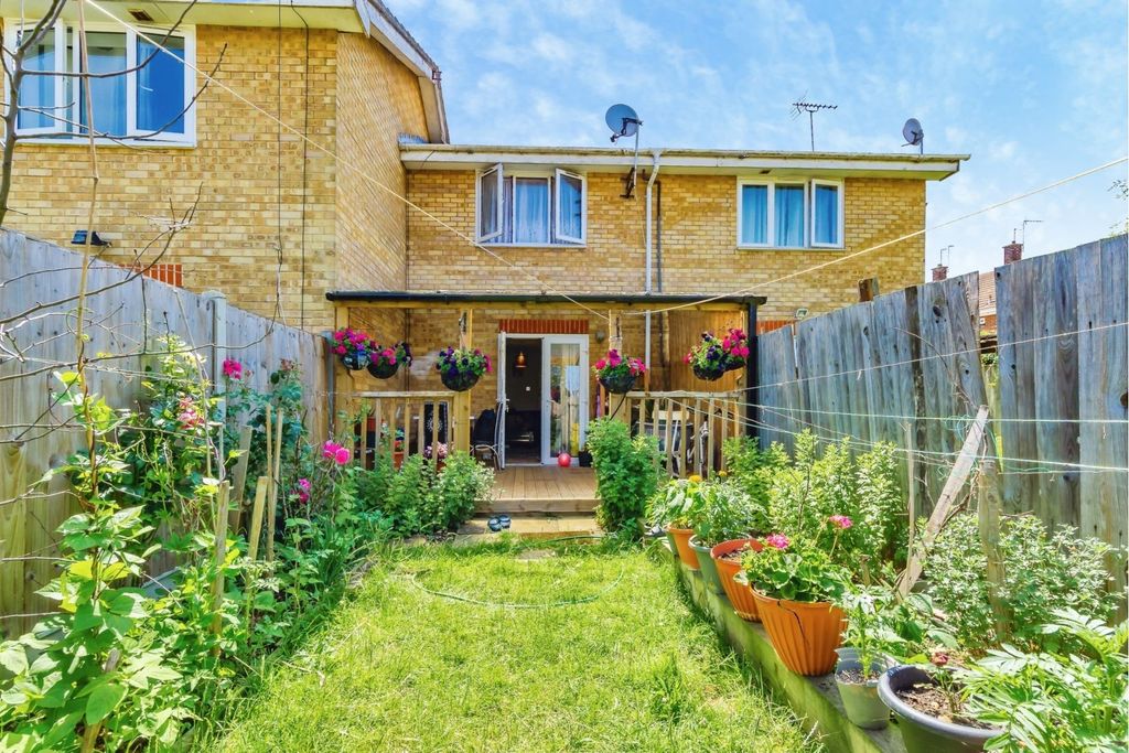 Property photo 2 of 16 Garden