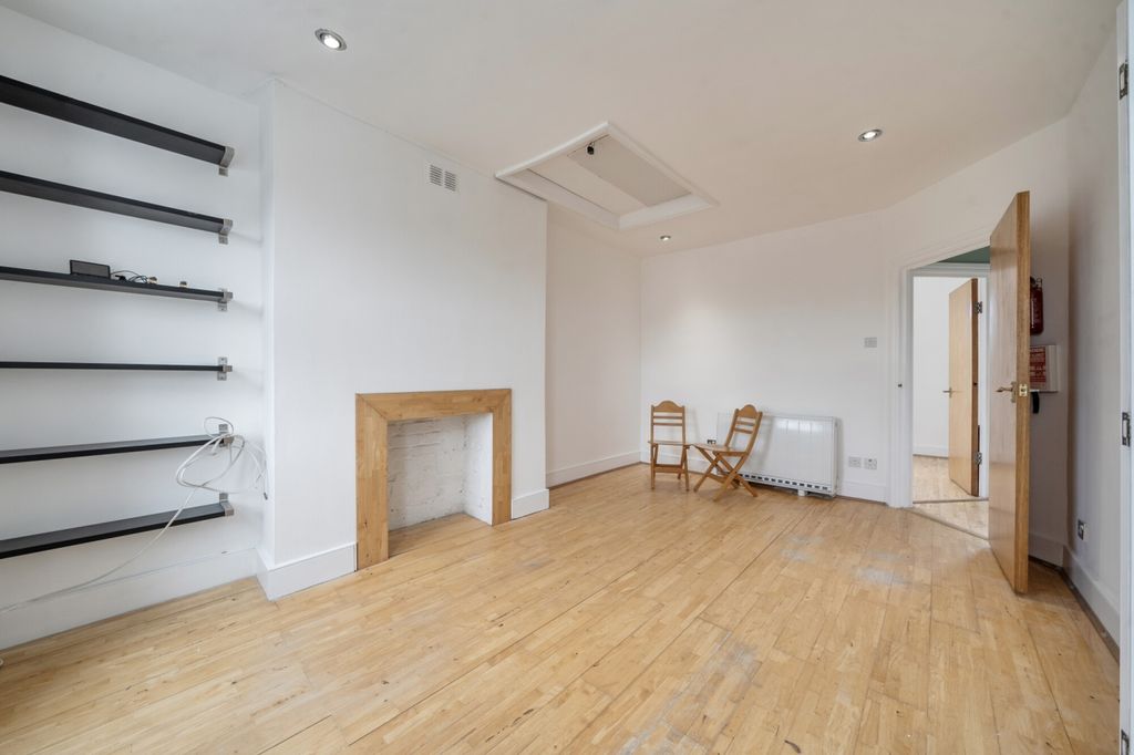 Property photo 3 of 14 1469332-10-6A19B3...
