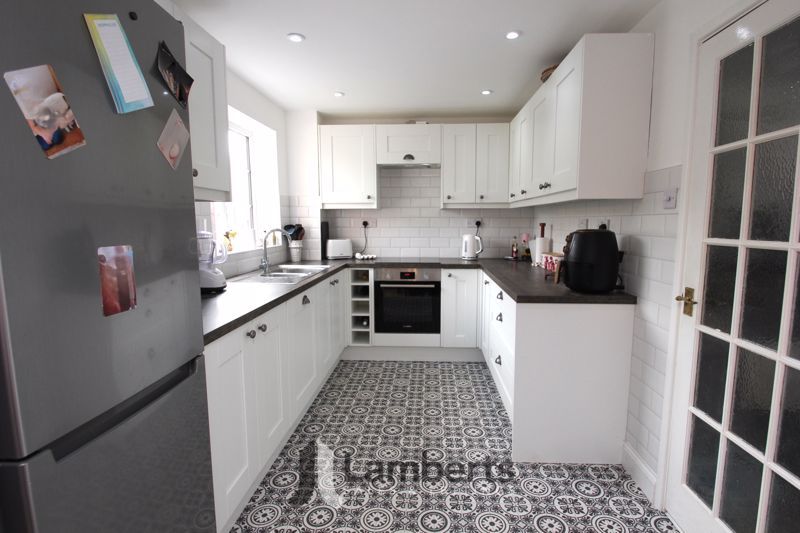 Property photo 3 of 18 Kitchen