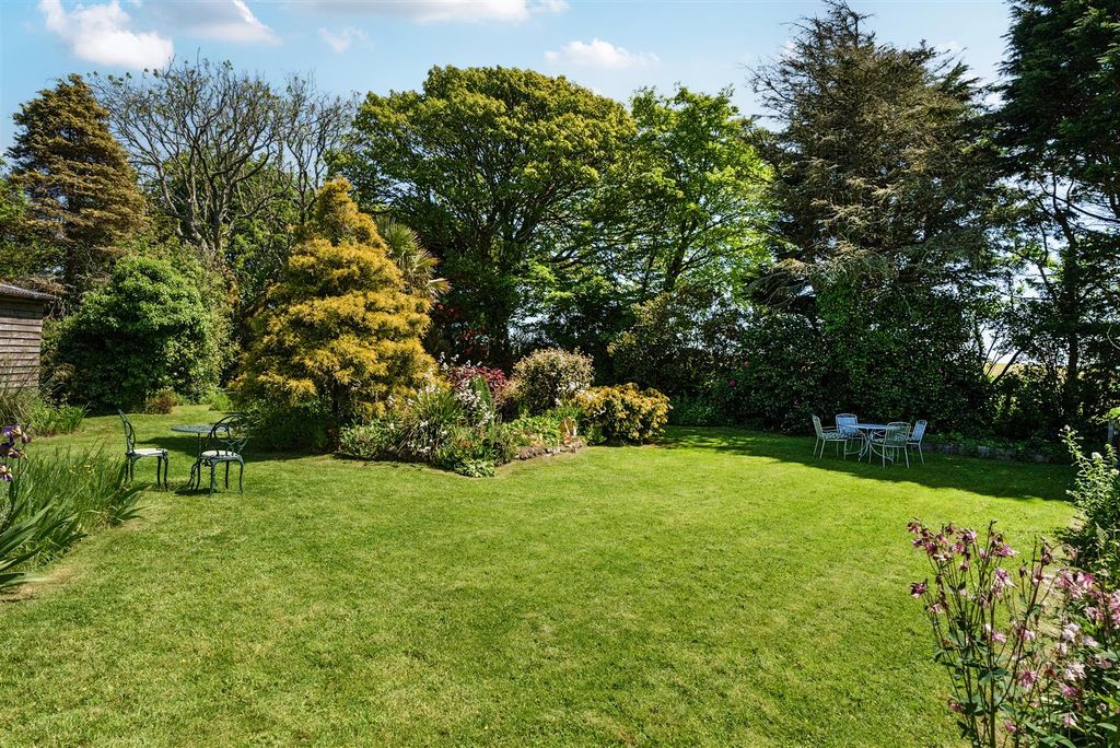 Property photo 2 of 22