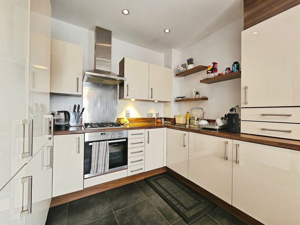 Property photo 1 of 7 Kitchen