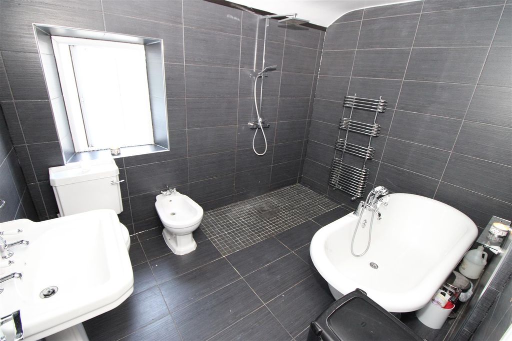 Property photo 3 of 37