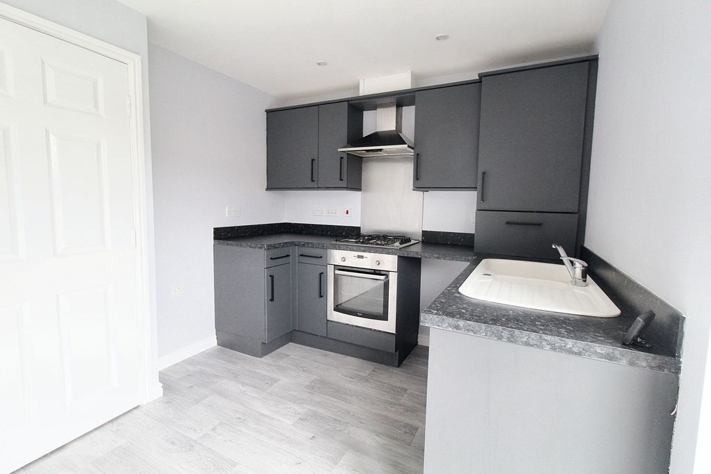 Property photo 1 of 10 Kitchen