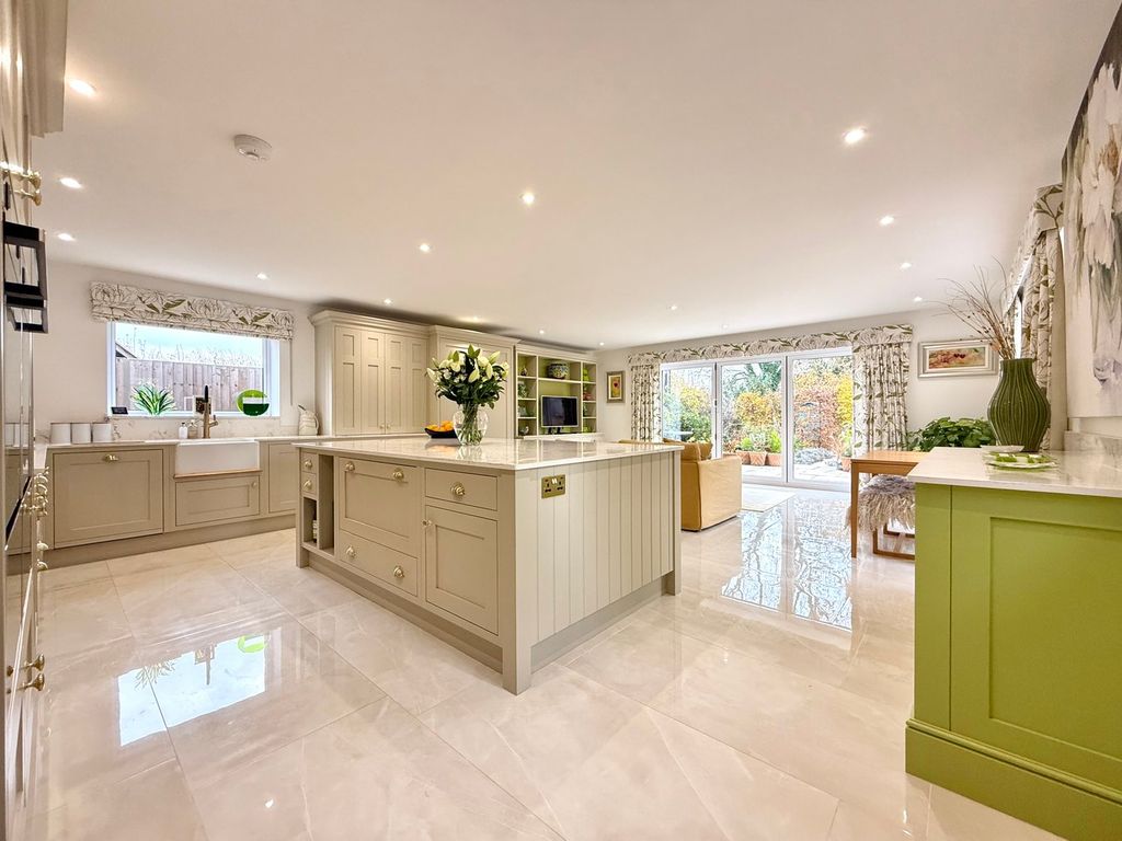 Property photo 2 of 21