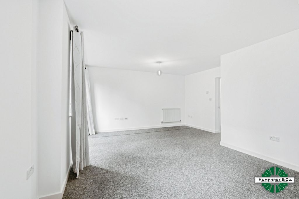 Property photo 2 of 10 Pbox-Img.Jpg
