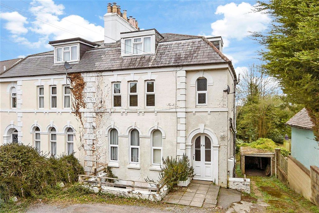 Property photo 3 of 9 Front