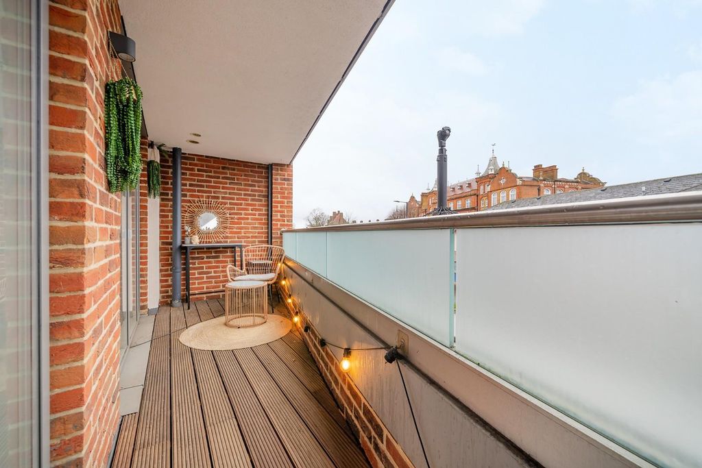 Property photo 3 of 17 Terrace.Jpg