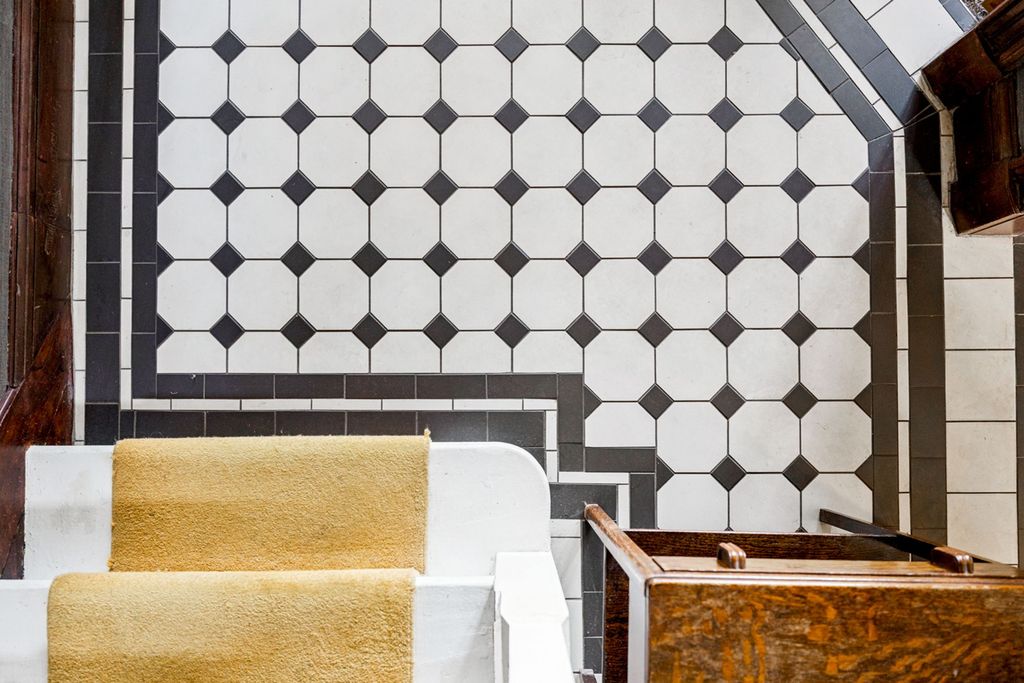 Property photo 2 of 33