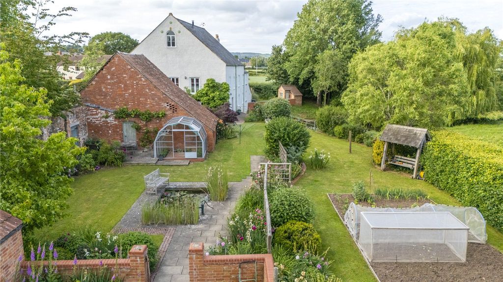 Property photo 3 of 25 Kitchen Garden