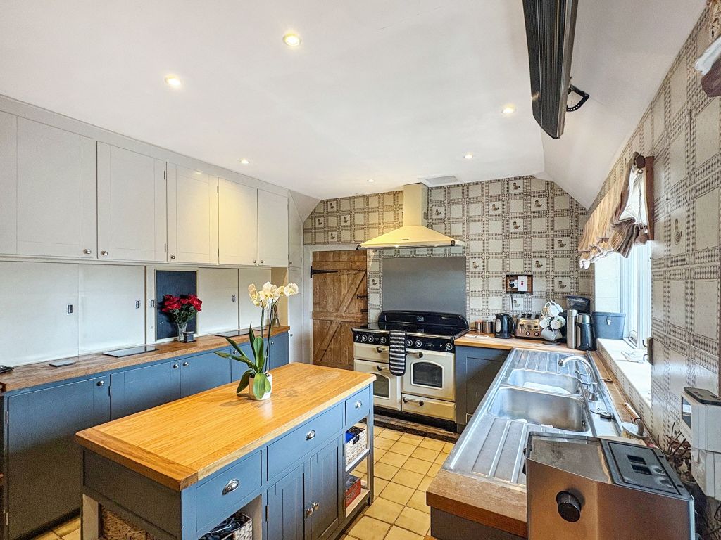 Property photo 2 of 37 60B75Daf-Ea2A-4772-A58E-A91Cb1c424B3