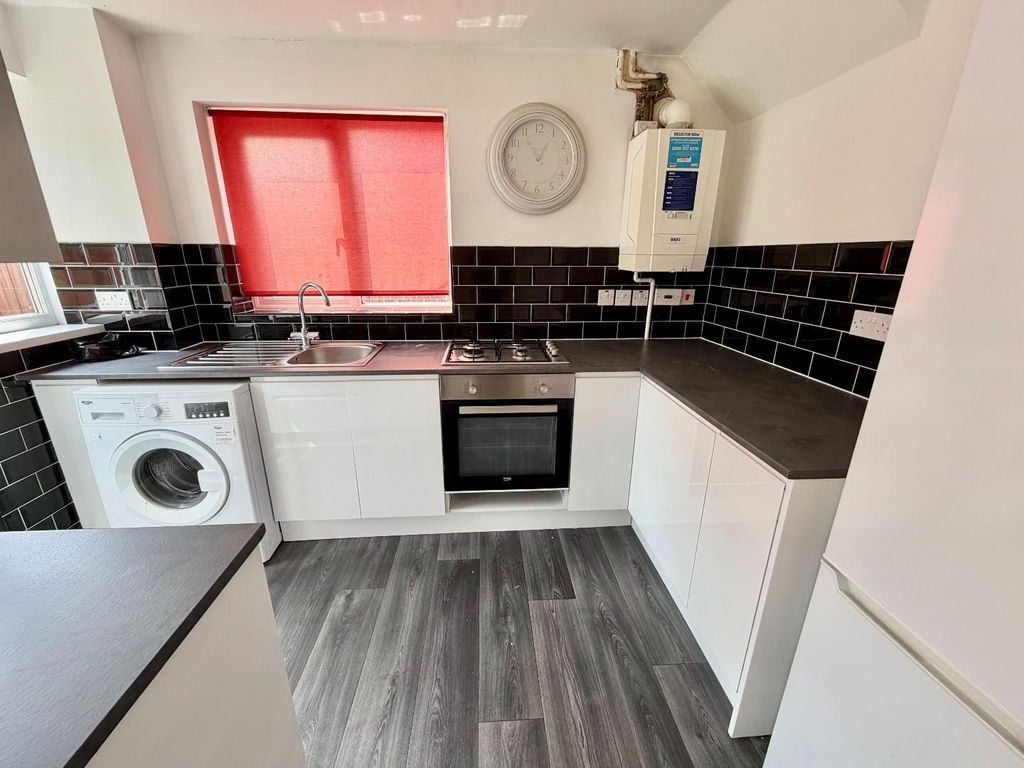 Property photo 2 of 8 Kitchen