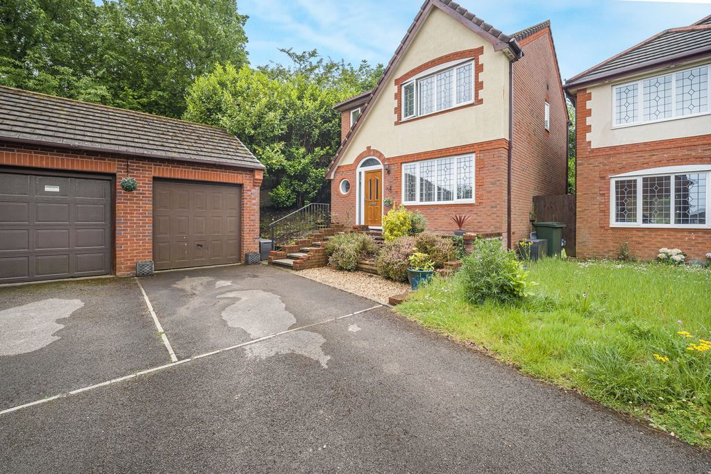 Property photo 1 of 28