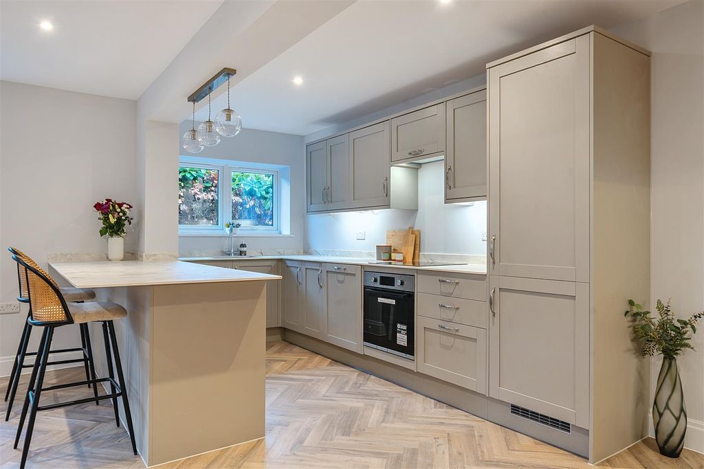 Property photo 3 of 9 1388757-18-693A9439944Dd.Jpg