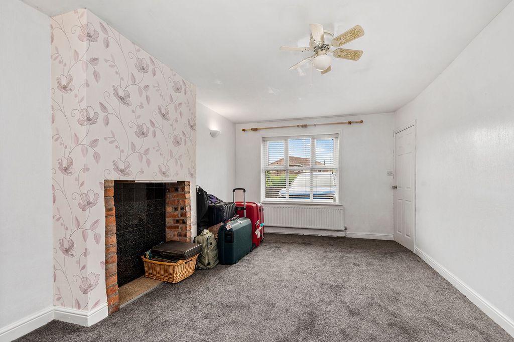 Property photo 3 of 28