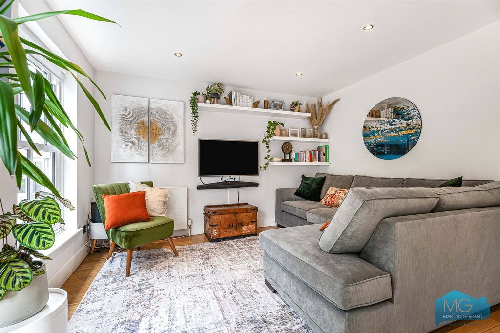 Property photo 3 of 43 Picture No. 02