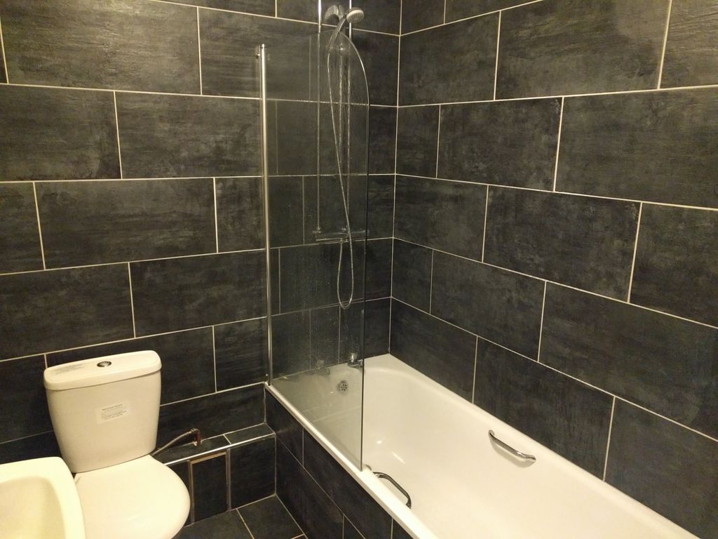 Property photo 3 of 6 Bath