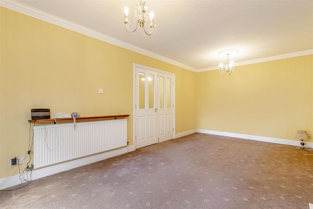 Property photo 3 of 17 Lounge - B.Jpg