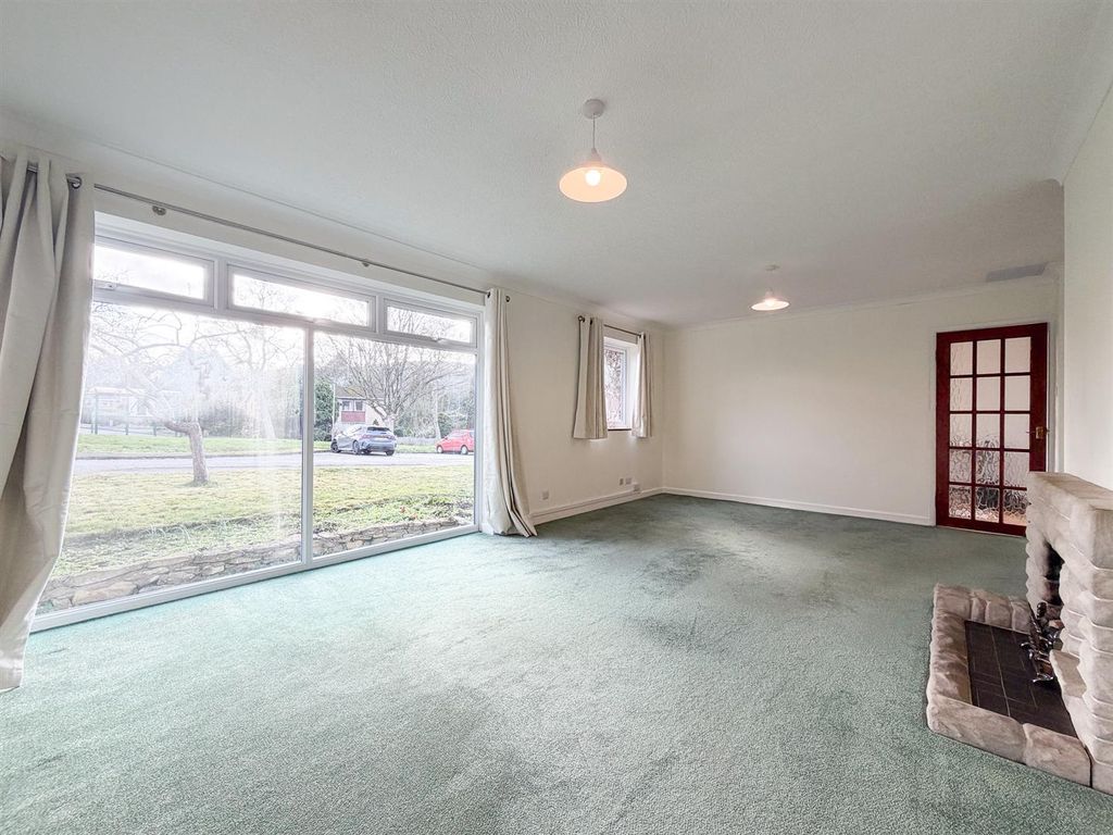 Property photo 2 of 12 Lounge