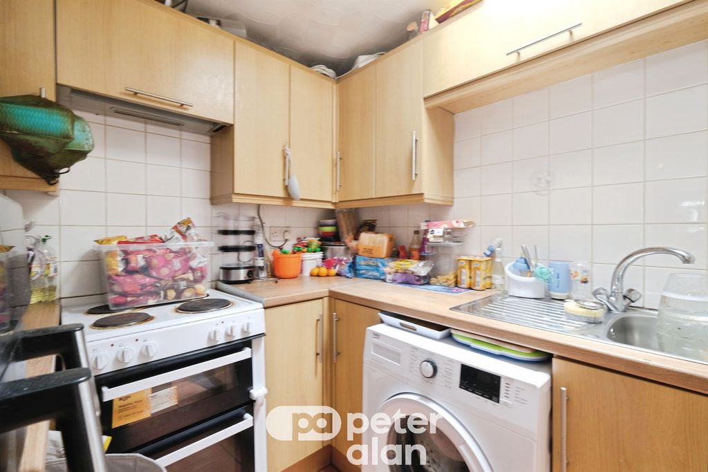 Property photo 2 of 28