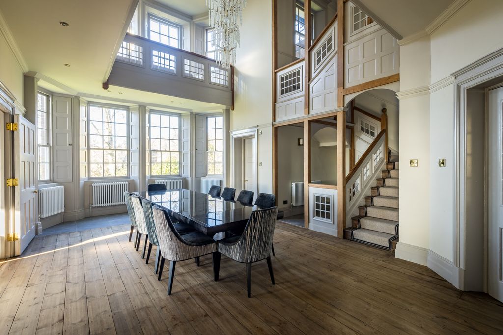 Property photo 3 of 37 House. Partnership