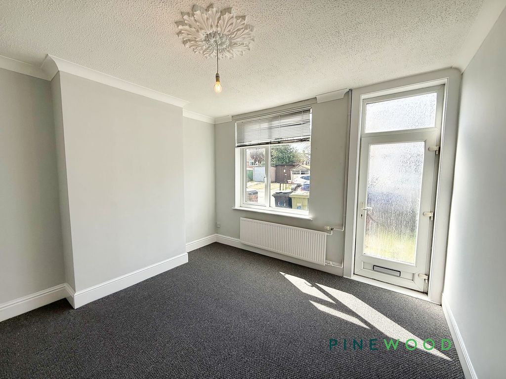 Property photo 2 of 14 Lounge