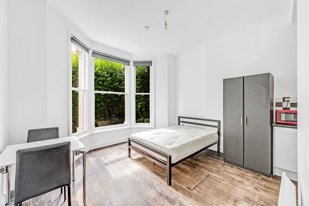 Property photo 1 of 5 (Main)