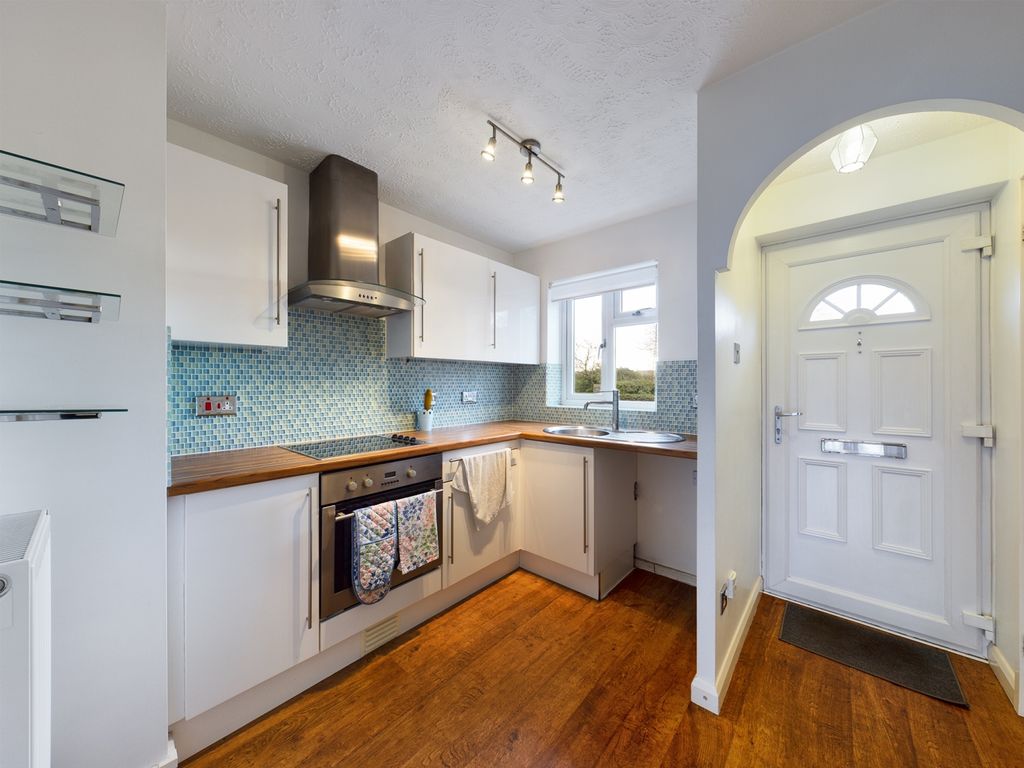 Property photo 2 of 6 Cam00585P1-Pr0217-Still02