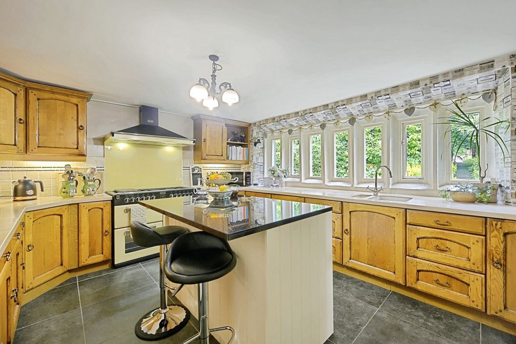 Property photo 3 of 44 Pbox-Img.Jpg