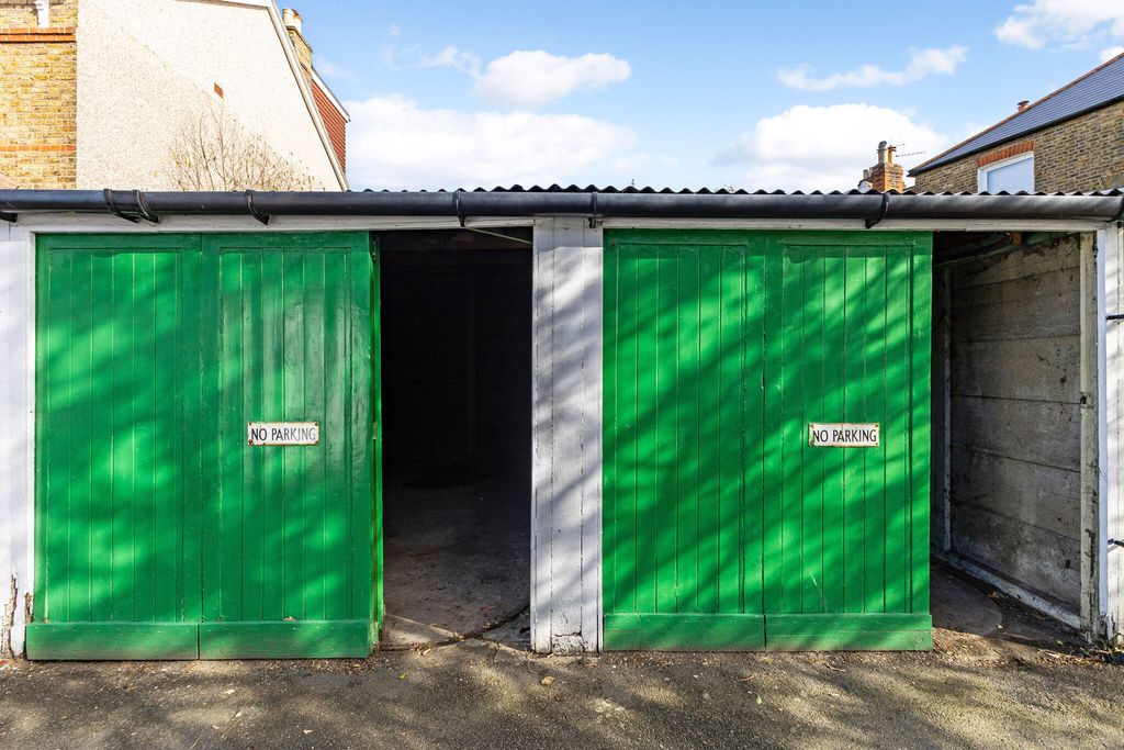 Property photo 3 of 6