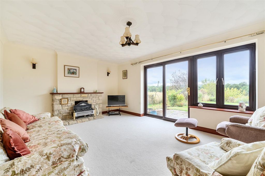 Property photo 3 of 20 Sitting Room