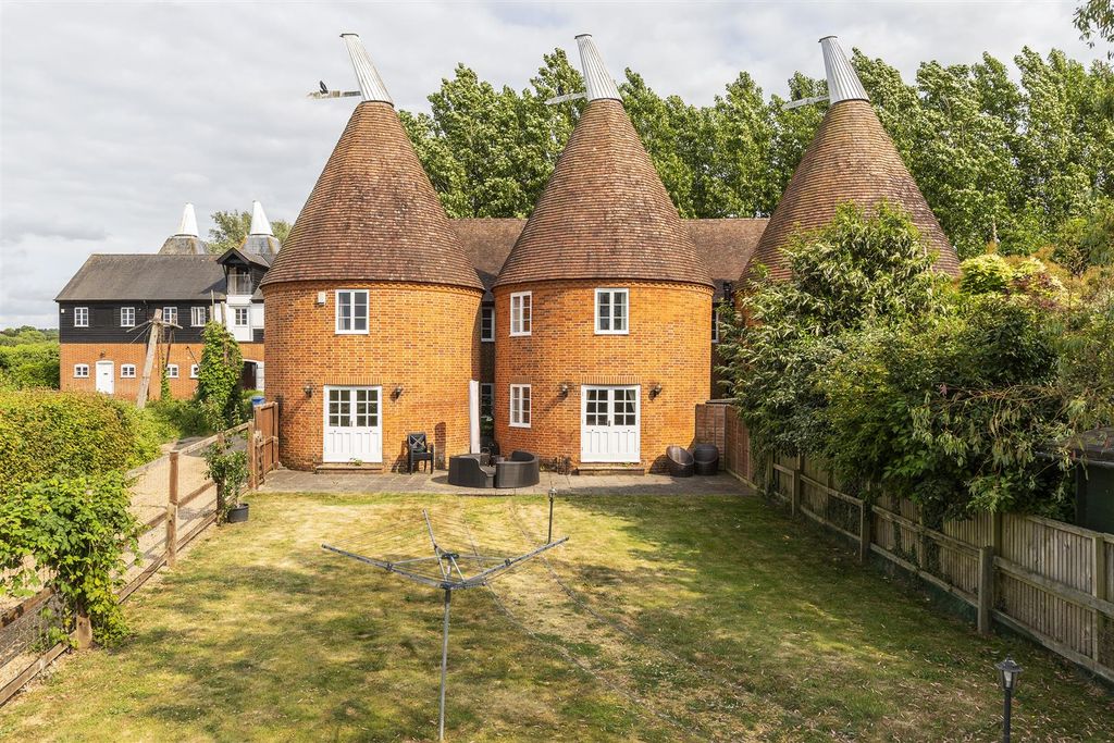 Property photo 2 of 33